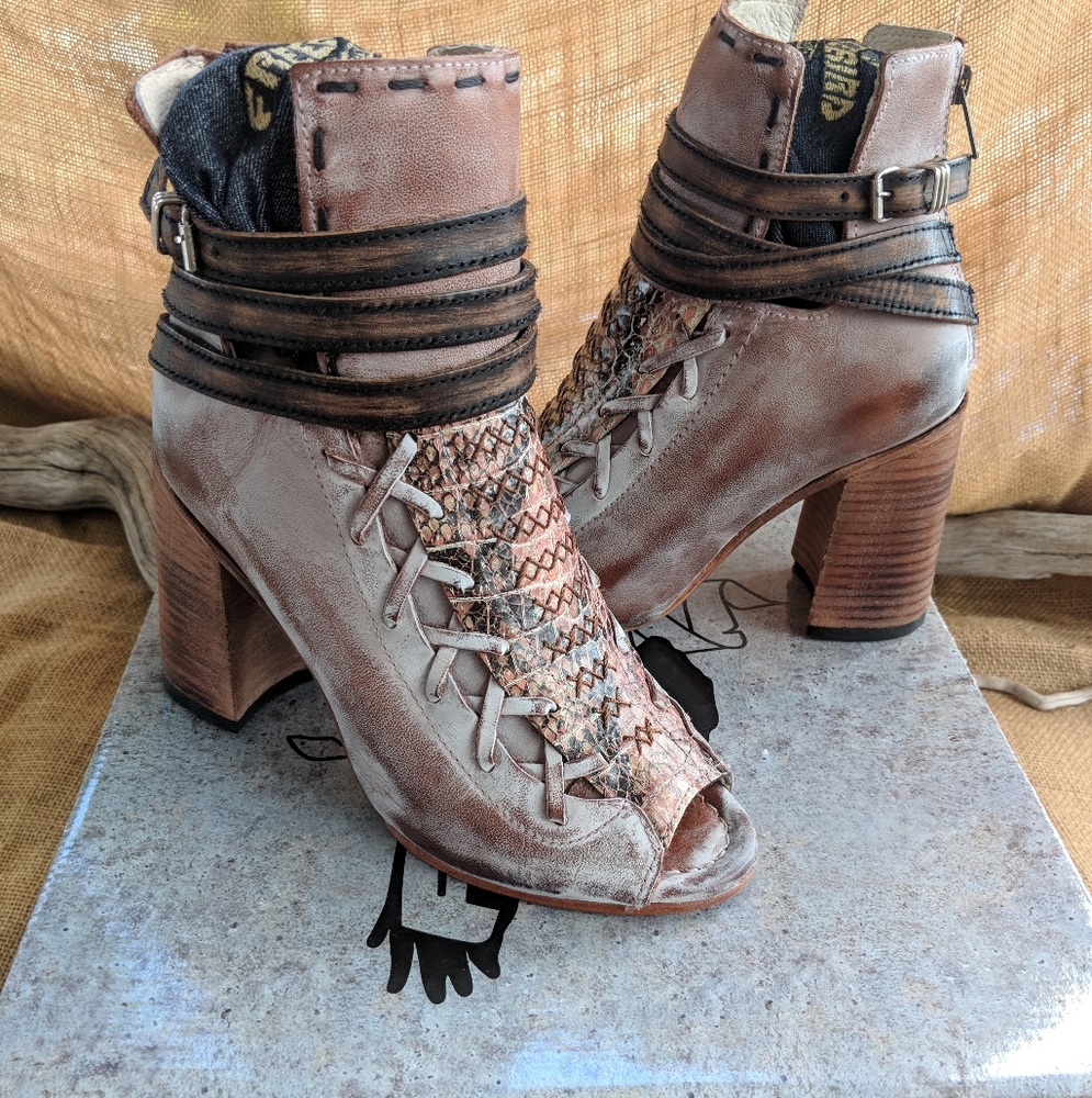 Freebird Eagle Pink Multi